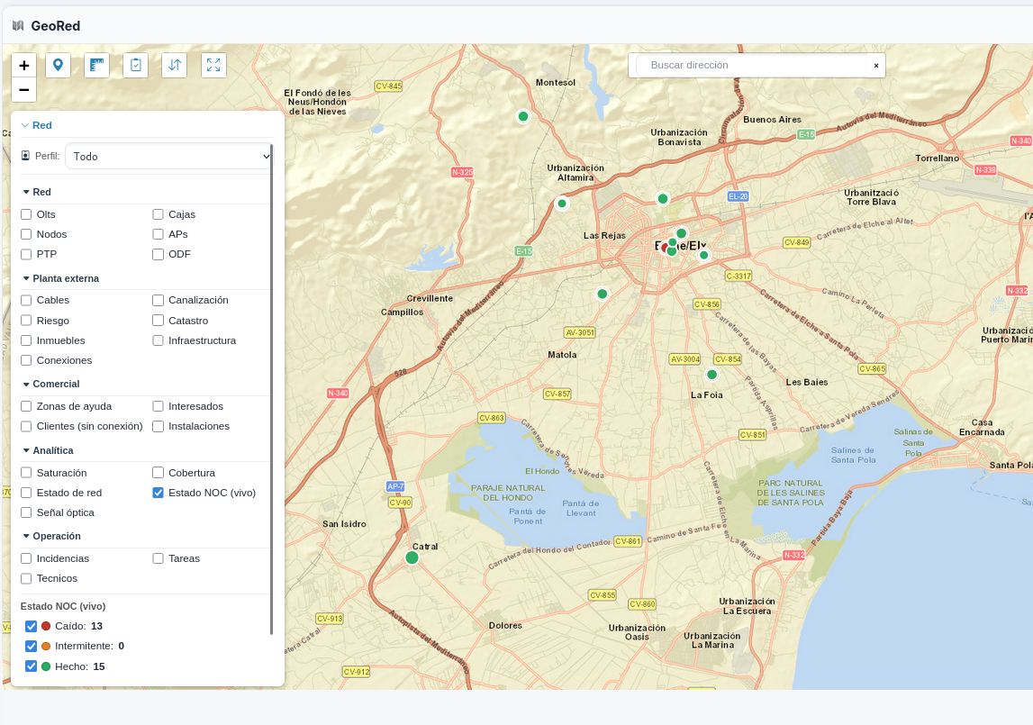 El estado del NOC sobre el mapa de GeoRed: equipos caídos en rojo, intermitentes en ámbar y en servicio en verde, sobre la planta de fibra